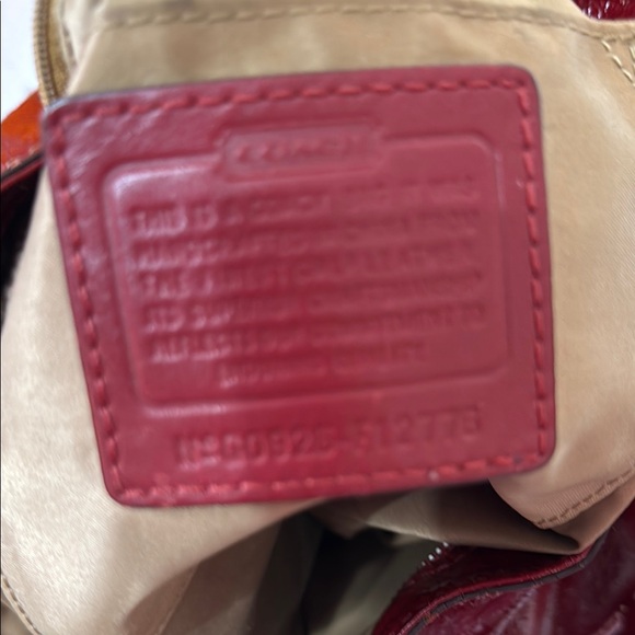 Coach Red Patent Leather Shoulder Bag with Glossy Finish - Picture 12 of 13